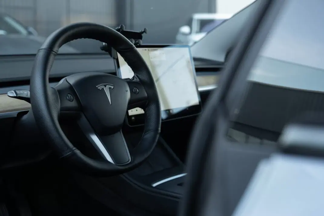 Tesla Model 3 2021 - 24999 EUR, 205000 km - 205000km - foto 9 de 26