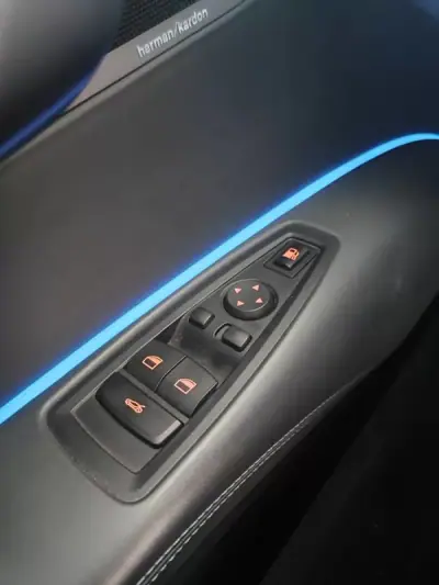 BMW i8 2017 - 65500 EUR, 96600 km - AUTO.MOTO.pt - 96600km - foto 25 de 38