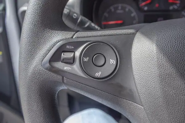 Opel COMBO 2019 - 12500 EUR, 113000 km - AUTO.MOTO.pt - 113000km - foto 8 de 19