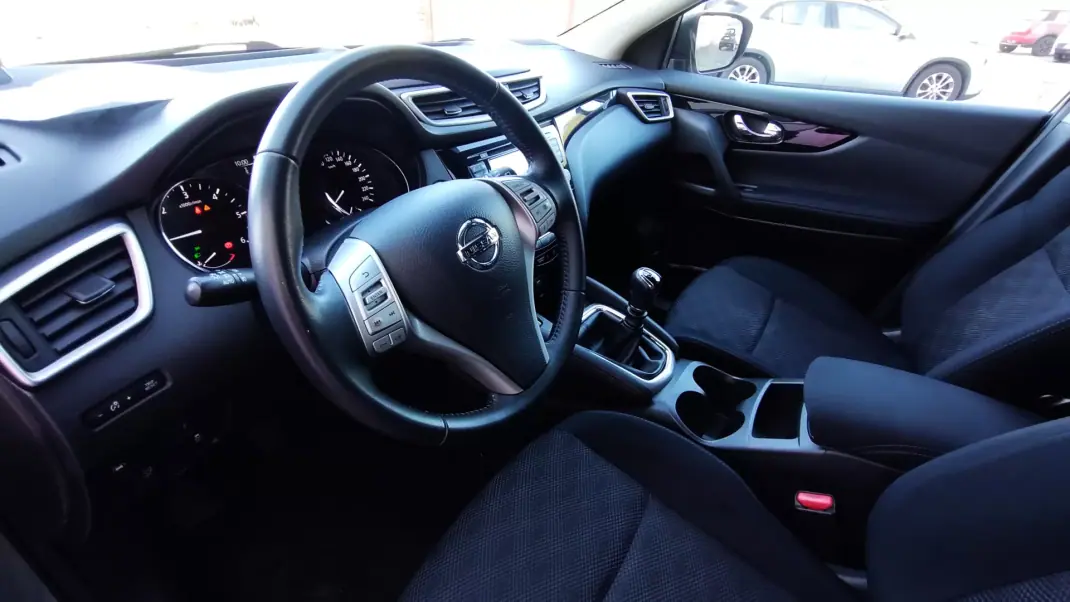 Nissan Qashqai 2017 - 15999 EUR, 139999 km - AUTO.MOTO.pt - 139999km - foto 20 de 34