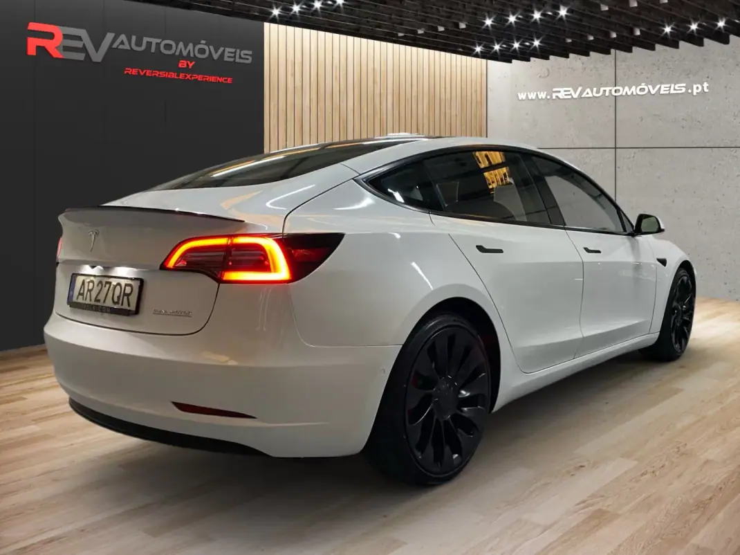 Tesla Model 3 2022 - 35950 EUR, 86200 km - AUTO.MOTO.pt - 86200km - foto 3 de 19