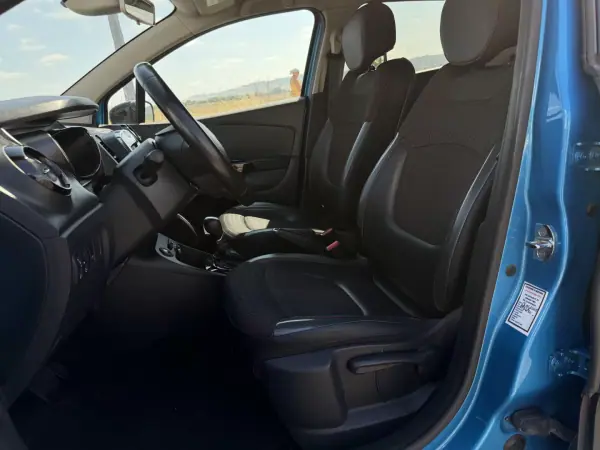 Renault Captur 2017 - 12995 EUR, 103000 km - AUTO.MOTO.pt - 103000km - foto 17 de 38