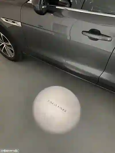 Jaguar F-Pace 2017 - 22500 EUR, 160000 km - AUTO.MOTO.pt - 160000km - foto 8 de 14