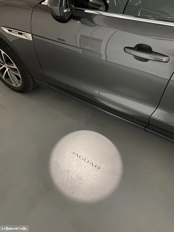 Jaguar F-Pace 2017 - 22500 EUR, 160000 km - AUTO.MOTO.pt - 160000km - foto 8 de 14