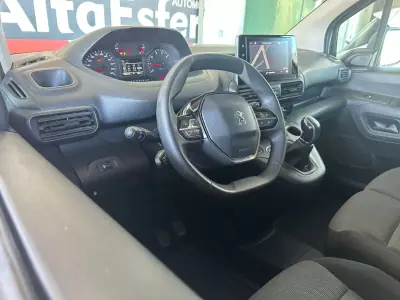 Peugeot Partner 2019 - 13900 EUR, 180422 km - AUTO.MOTO.pt - 180422km - foto 12 de 28