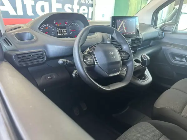 Peugeot Partner 2019 - 13900 EUR, 180422 km - AUTO.MOTO.pt - 180422km - foto 12 de 28