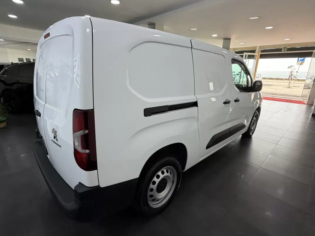 Peugeot Partner 2022 - 16000 EUR, 114000 km - AUTO.MOTO.pt - 114000km - foto 5 de 13