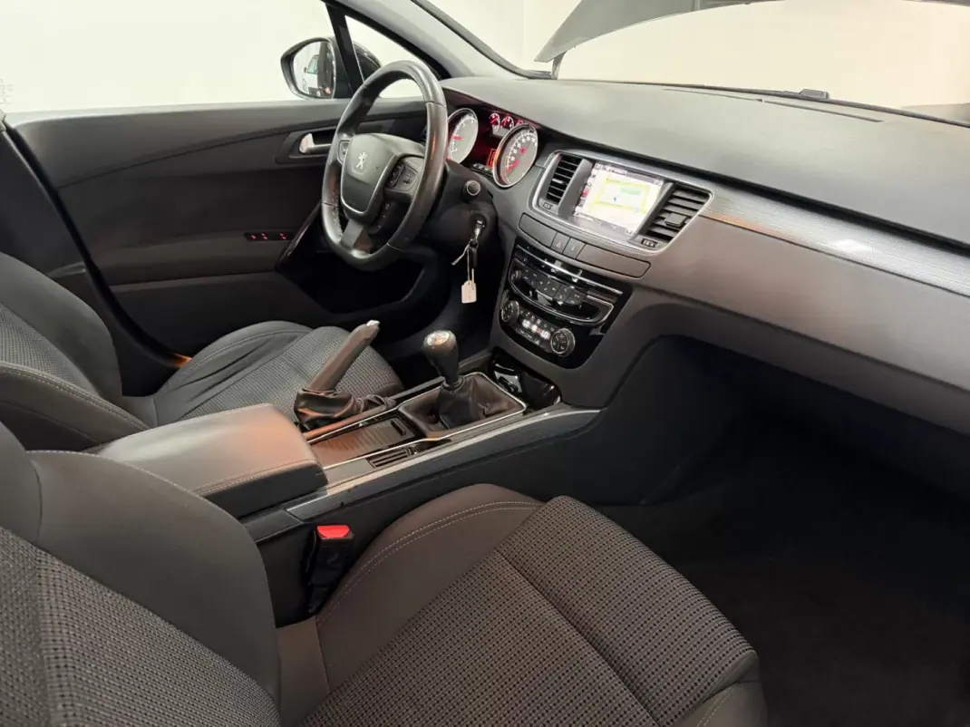 Peugeot 508 SW 2017 - 10990 EUR, 112000 km - AUTO.MOTO.pt - 112000km - foto 4 de 20