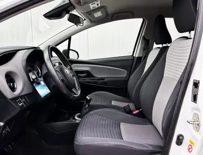 Toyota Yaris 2017 - 11990 EUR, 110000 km - AUTO.MOTO.pt - 110000km - foto 9 de 34