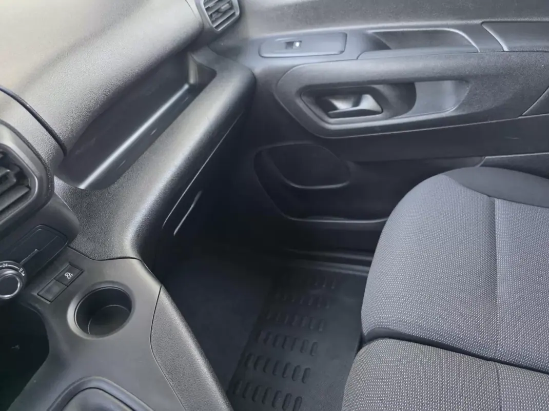 Peugeot Partner 2019 - 14900 EUR, 73560 km - AUTO.MOTO.pt - 73560km - foto 52 de 52