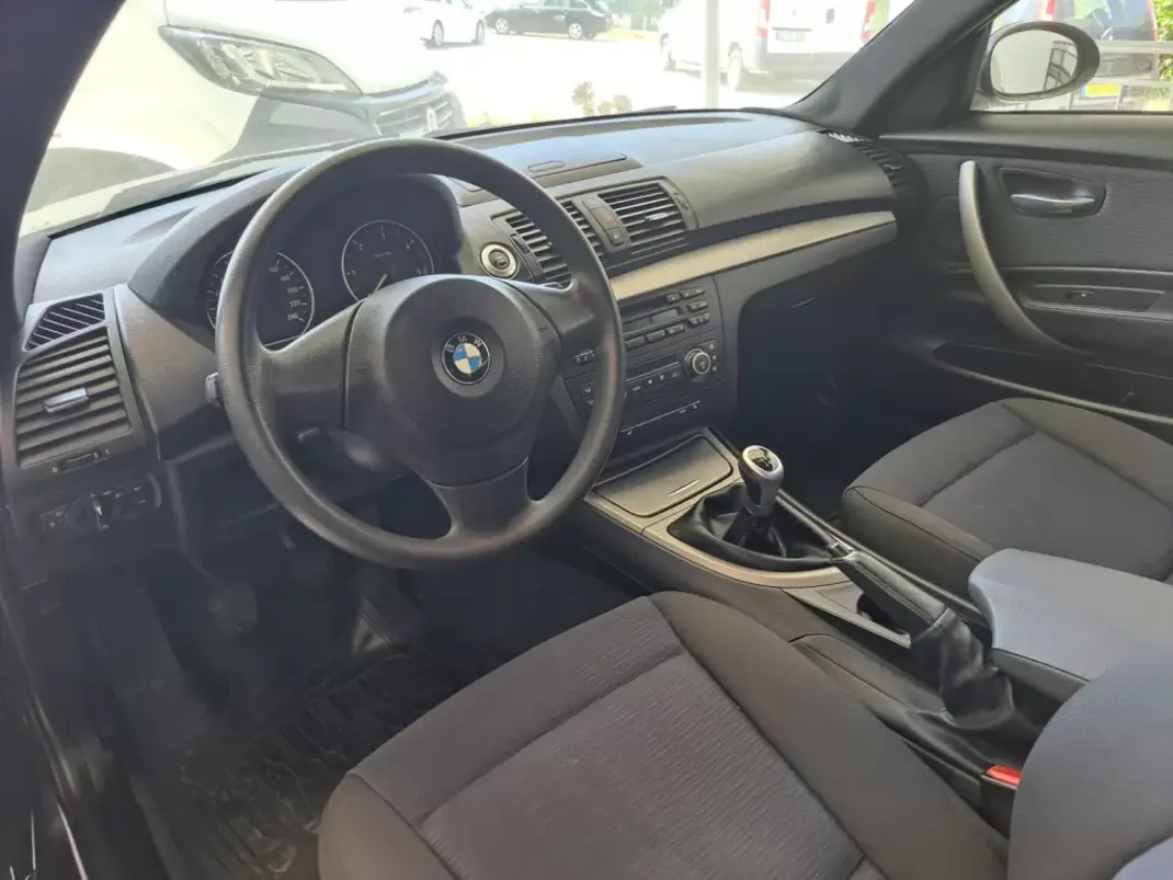 BMW 118 2008 - 8250 EUR, 299950 km - AUTO.MOTO.pt - 299950km - foto 10 de 13