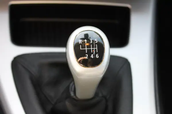 BMW 318 2010 - 10000 EUR, 254000 km - 254000km - foto 27 de 35
