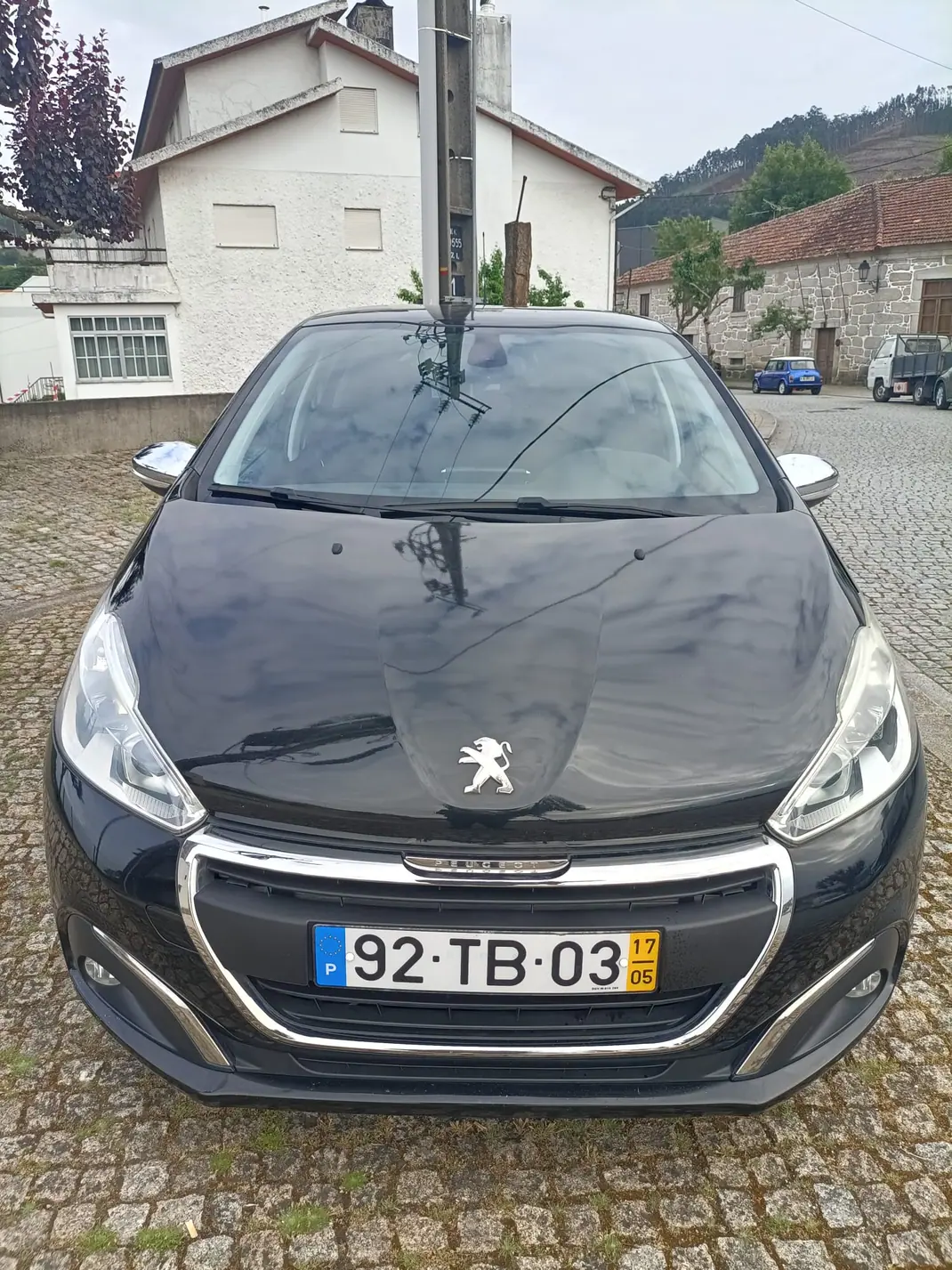 Peugeot 208 2017 - 8500 EUR, 215800 km - AUTO.MOTO.pt - 215800km - foto 1 de 12