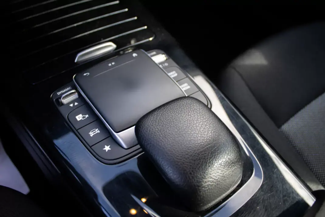 Mercedes-Benz CLA 180 2021 - 20990 EUR, 194000 km - 194000km - foto 42 de 45