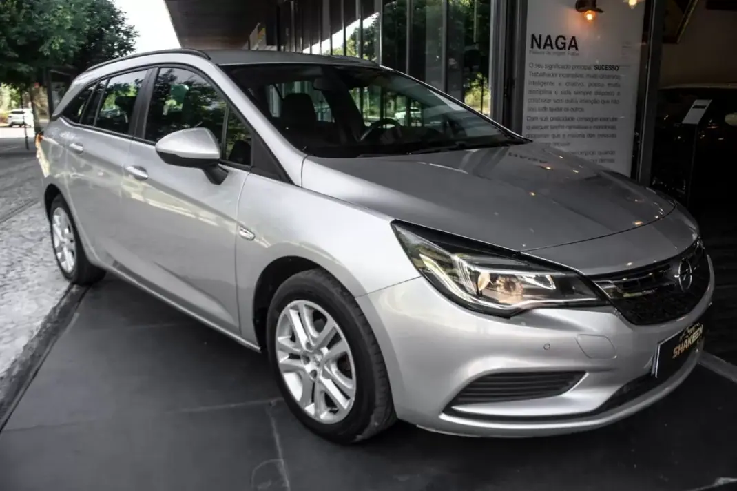 Opel Astra Sports Tourer 2018 - 9900 EUR, 225626 km - AUTO.MOTO.pt - 225626km - foto 6 de 34