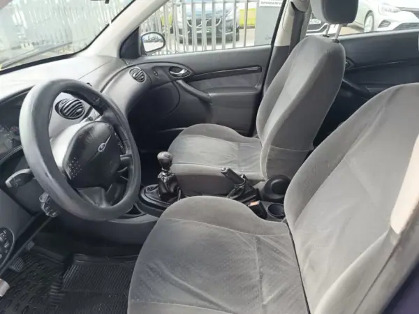 Ford Focus 2002 - 1800 EUR, 400000 km - AUTO.MOTO.pt - 400000km - foto 13 de 16