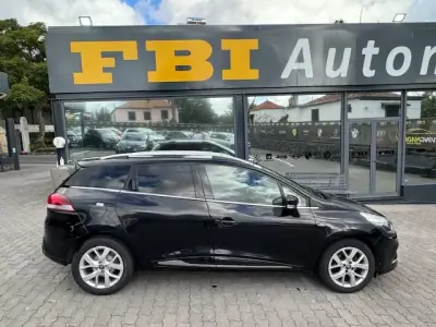 Renault Clio Sport Tourer 2020 - 12500 EUR, 75360 km - AUTO.MOTO.pt - 75360km - foto 7 de 12