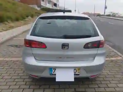 SEAT Ibiza 2006 - 3950 EUR, 243000 km - AUTO.MOTO.pt - 243000km - foto 4 de 4