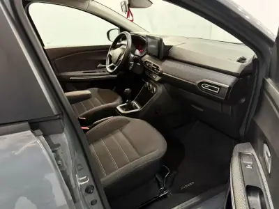 Dacia Jogger 2023 - 15950 EUR, 108079 km - AUTO.MOTO.pt - 108079km - foto 12 de 41