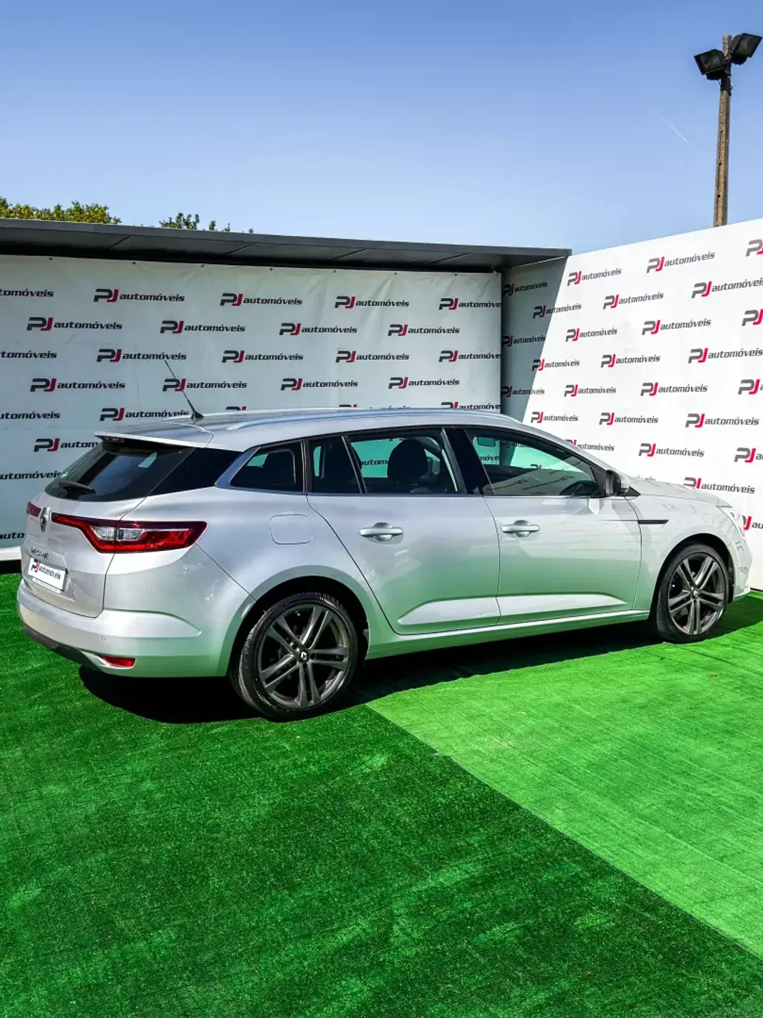 Renault Mégane 2018 - 11990 EUR, 133000 km - 133000km - foto 7 de 19