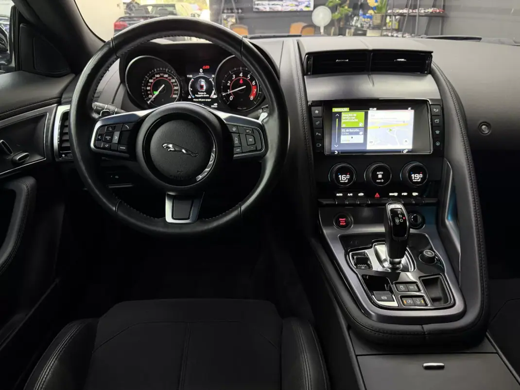 Jaguar F-Type 2018 - 48950 EUR, 57634 km - 57634km - foto 26 de 43