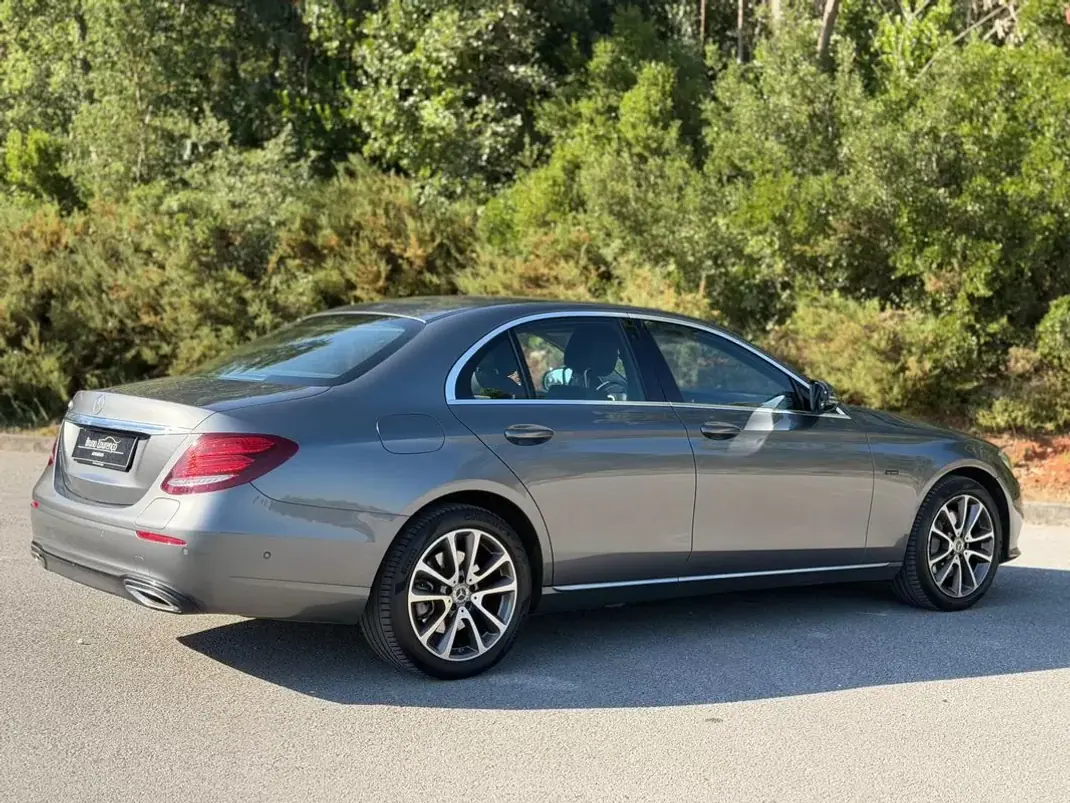 Mercedes-Benz E 300 2019 - 25900 EUR, 138000 km - 138000km - foto 26 de 33