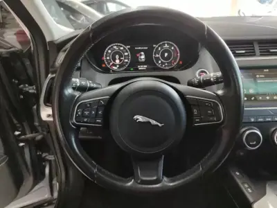 Jaguar E-Pace 2020 - 23950 EUR, 87000 km - AUTO.MOTO.pt - 87000km - foto 26 de 27