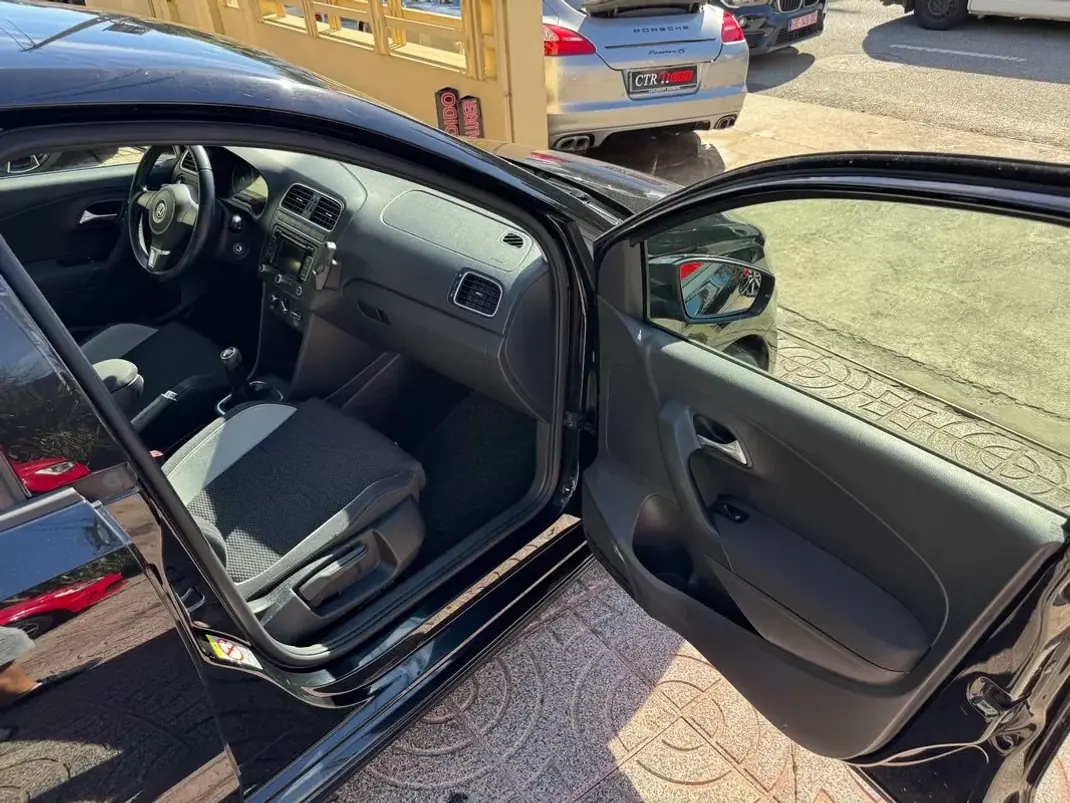 Volkswagen Polo 2012 - 8900 EUR, 188133 km - AUTO.MOTO.pt - 188133km - foto 17 de 28