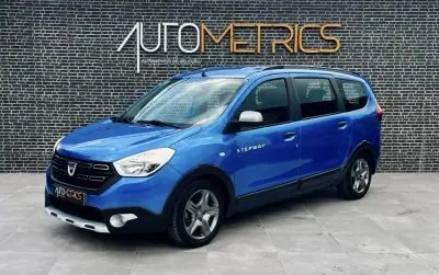 Dacia Lodgy 2019 - 13900 EUR, 110000 km - AUTO.MOTO.pt - 110000km - foto 8 de 10
