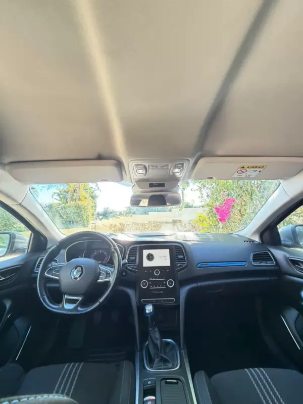 Renault Mégane 2018 - 16900 EUR, 102599 km - AUTO.MOTO.pt - 102599km - foto 10 de 12