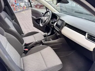 Renault Clio 2023 - 15500 EUR, 136000 km - AUTO.MOTO.pt - 136000km - foto 13 de 17