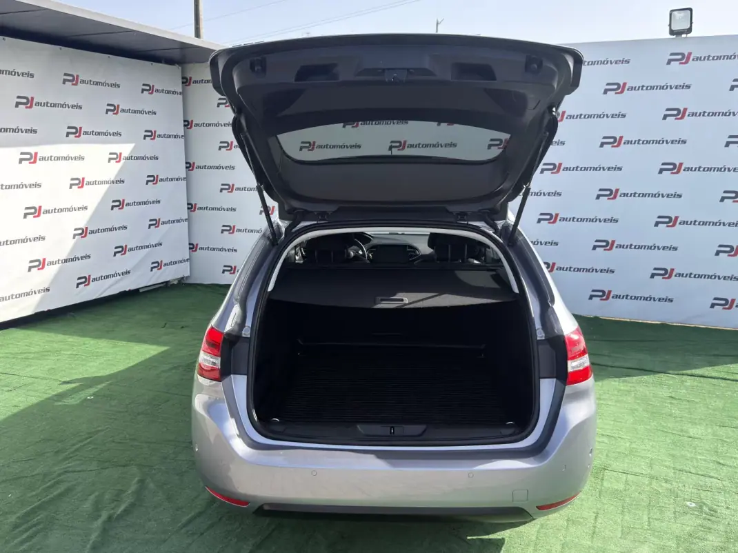 Peugeot 308 SW 2020 - 12990 EUR, 135191 km - AUTO.MOTO.pt - 135191km - foto 12 de 21