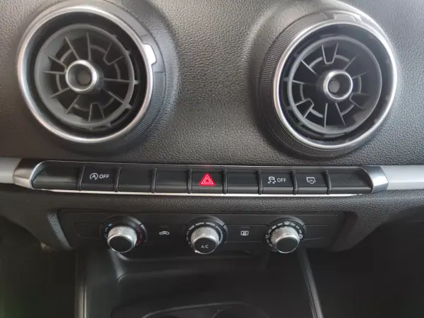 Audi A3 Sportback 2018 - 15500 EUR, 170000 km - 170000km - foto 28 de 36