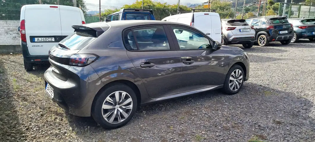 Peugeot 208 2023 - 19250 EUR, 48000 km - 48000km - foto 5 de 13