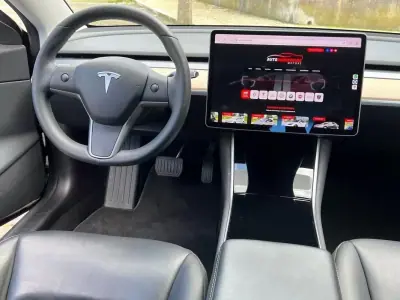 Tesla Model 3 2019 - 23990 EUR, 83000 km - AUTO.MOTO.pt - 83000km - foto 21 de 26