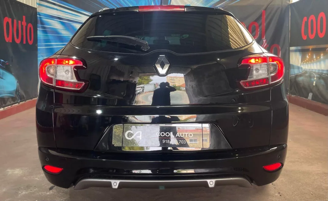 Renault Mégane Sport Tourer 2014 - 9999 EUR, 163000 km - AUTO.MOTO.pt - 163000km - foto 13 de 47