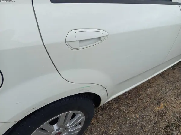 Fiat Punto Evo 2018 - 7700 EUR, 46000 km - AUTO.MOTO.pt - 46000km - foto 3 de 6