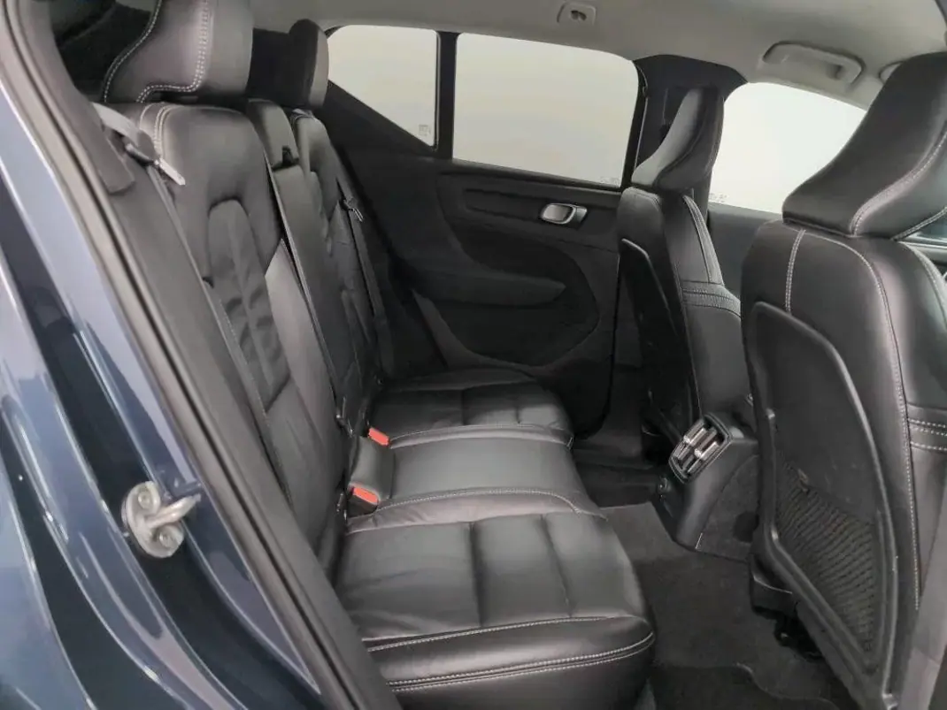 Volvo XC 40 2022 - 28990 EUR, 86024 km - AUTO.MOTO.pt - 86024km - foto 8 de 10