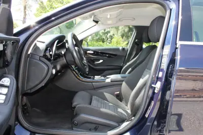 Mercedes-Benz C 300 2020 - 28990 EUR, 128000 km - AUTO.MOTO.pt - 128000km - foto 17 de 36