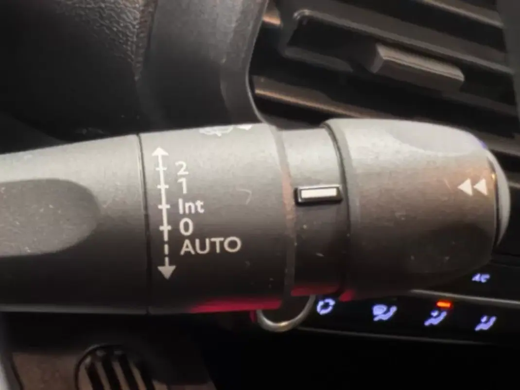 Peugeot Partner 1.6 HDI 100cv 3 Lug 2019 - 13950 EUR, 100000 km - AUTO.MOTO.pt - 100000km - foto 8 de 13