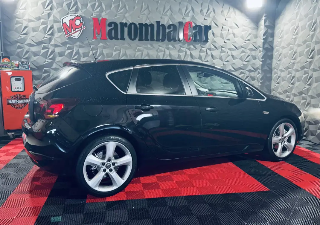 Opel Astra 2010 - 8750 EUR, 247140 km - AUTO.MOTO.pt - 247140km - foto 6 de 23