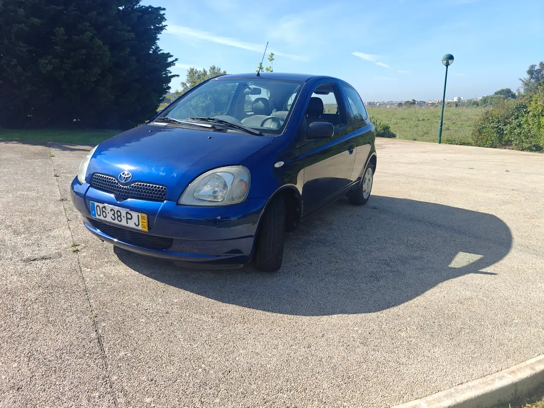 Toyota Yaris 2000 - 2500 EUR, 206000 km - AUTO.MOTO.pt - 206000km - foto 11 de 11