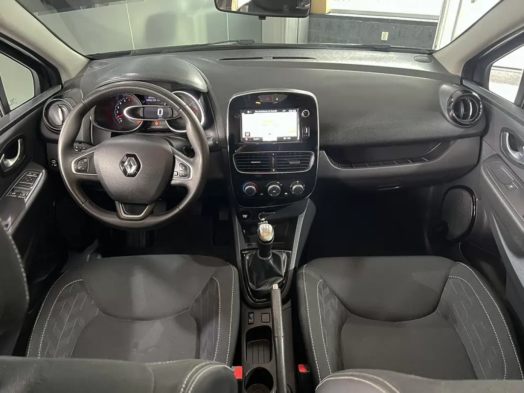 Renault Clio 2019 - 10800 EUR, 122674 km - AUTO.MOTO.pt - 122674km - foto 10 de 22