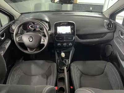 Renault Clio 2019 - 10800 EUR, 122674 km - AUTO.MOTO.pt - 122674km - foto 10 de 22