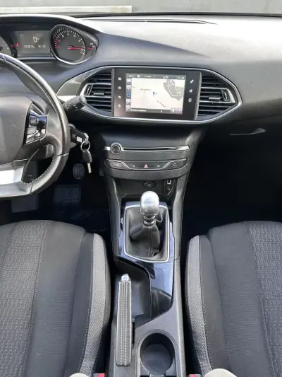 Peugeot 308 SW 2016 - 8900 EUR, 200000 km - AUTO.MOTO.pt - 200000km - foto 42 de 51