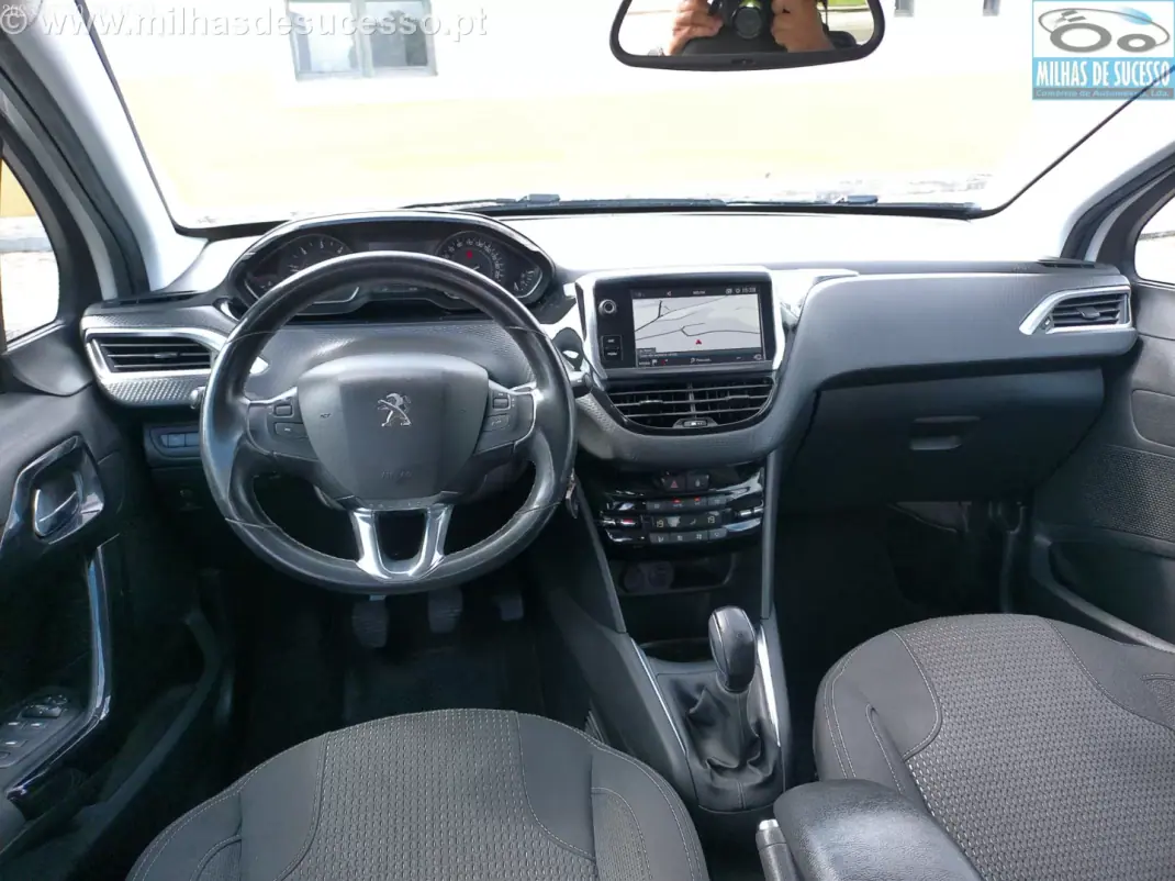 Peugeot 208 2019 - 12250 EUR, 136000 km - AUTO.MOTO.pt - 136000km - foto 15 de 23