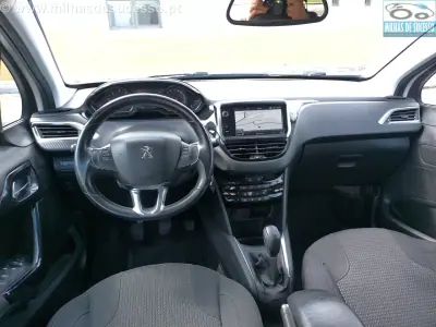 Peugeot 208 2019 - 12250 EUR, 136000 km - AUTO.MOTO.pt - 136000km - foto 15 de 23