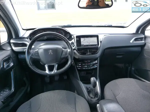 Peugeot 208 2019 - 12250 EUR, 136000 km - AUTO.MOTO.pt - 136000km - foto 15 de 23