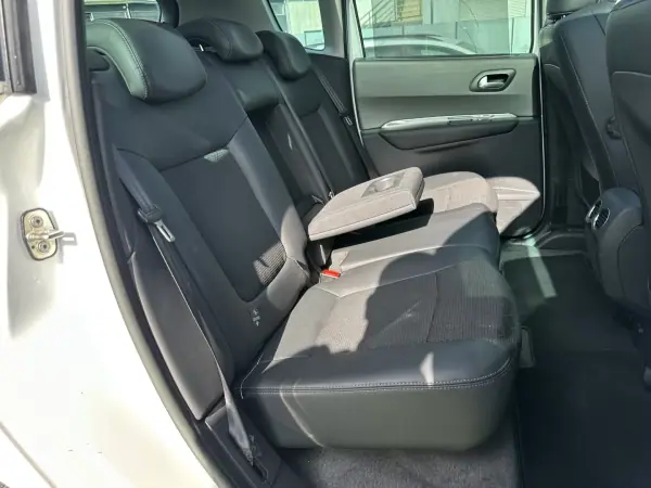 Peugeot 3008 2014 - 8400 EUR, 220000 km - AUTO.MOTO.pt - 220000km - foto 36 de 62