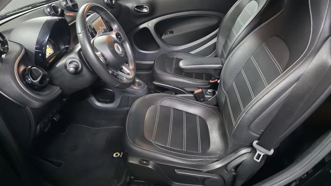 Smart ForTwo Coupé 2018 - 14990 EUR, 72000 km - AUTO.MOTO.pt - 72000km - foto 5 de 37